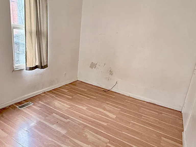527 S Sullivan St — Photo 17