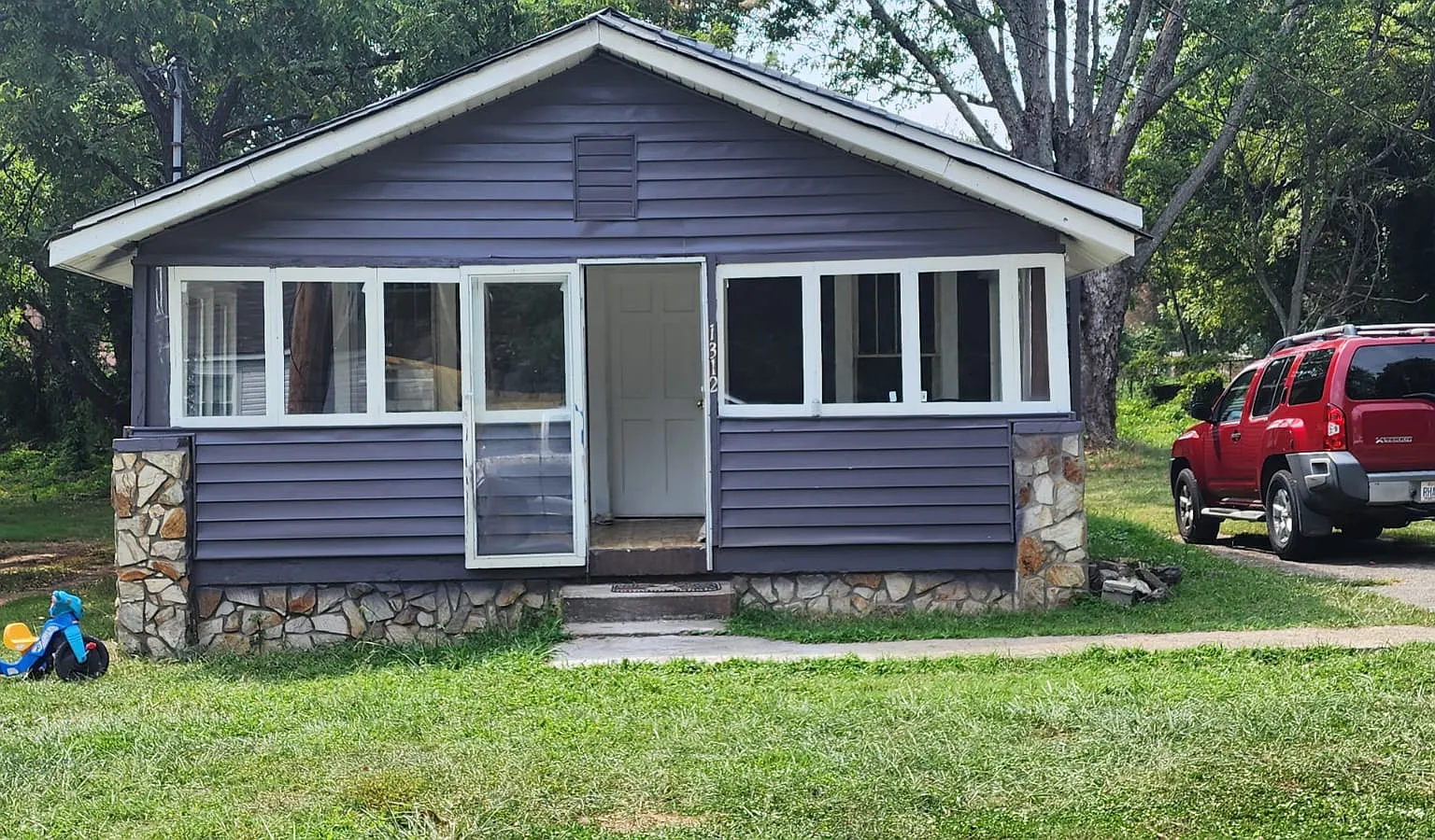 3 bed, 1050 sqft, $1,350 — Photo 1
