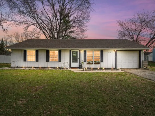 1528 W Meadowbrook Dr, Loveland, OH 45140