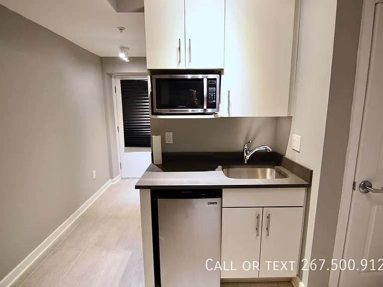535 N Budd St #2B — Photo 4