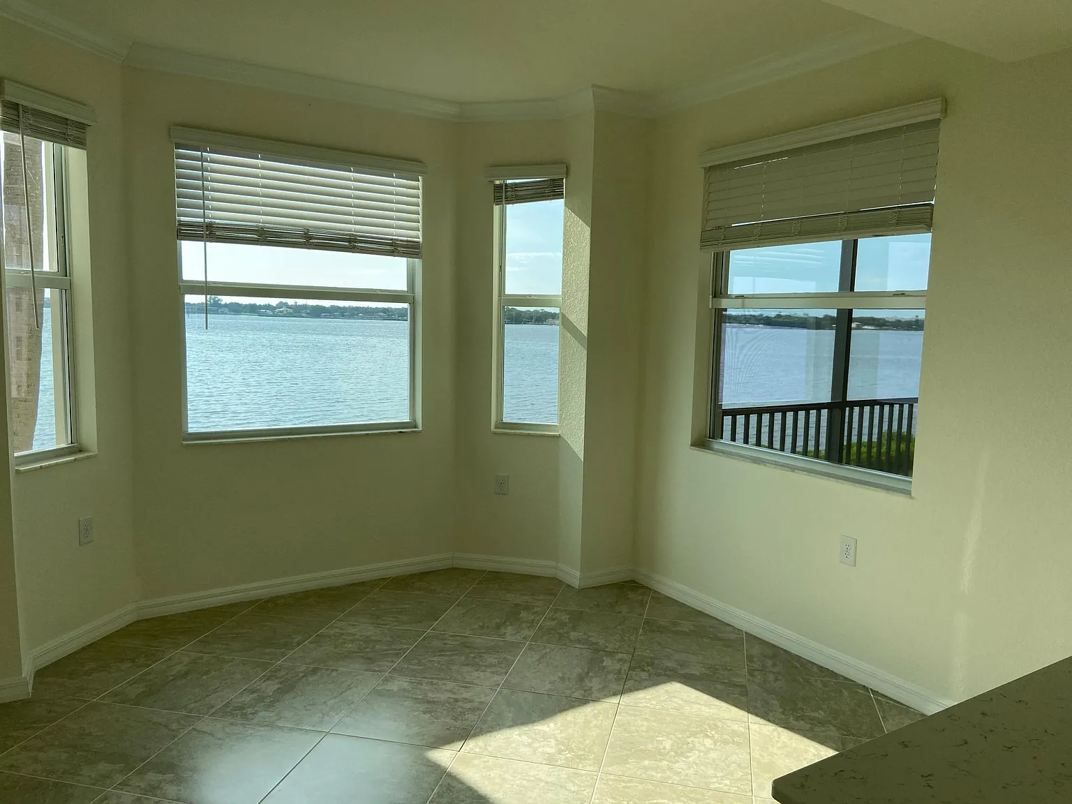 910 Tidewater Shores Loop — Photo 2
