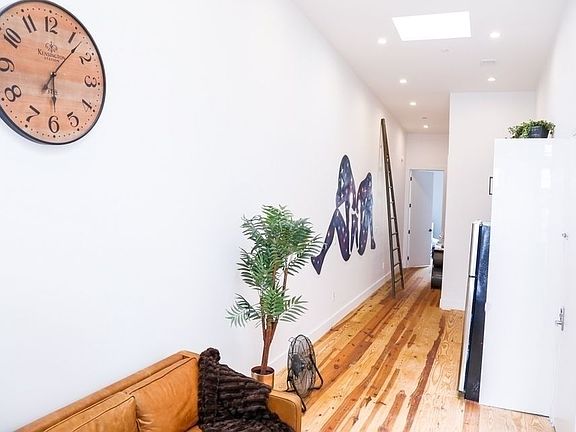2nd image of 570 Evergreen Ave #2