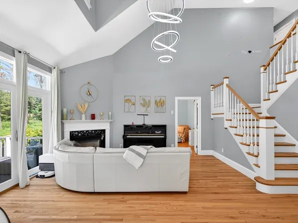 680 South Ave Unit 7, Weston, MA 02493