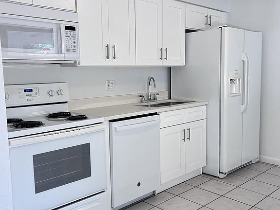 4th image of 2 E Evans St