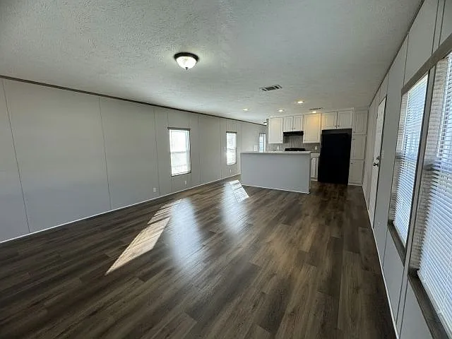 3 bed, 2.0 bath, 1056 sqft, $1,950 — Photo 4