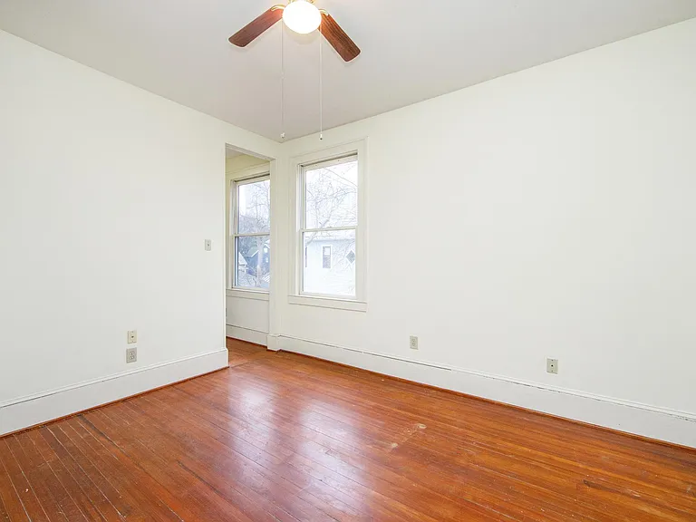 407 W 9th St #B — Photo 11