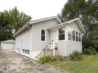 618 Oakhill Rd, Elgin, IL 60120