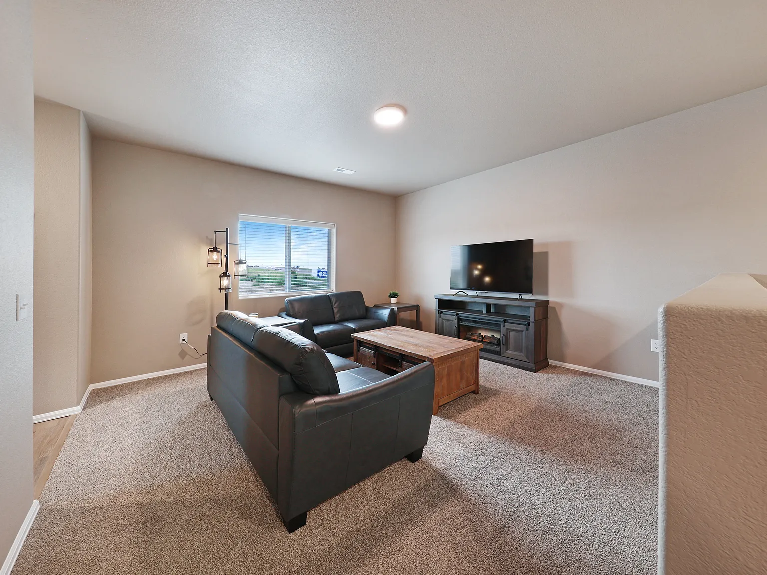 4 bed, 2.5 bath, 2011 sqft, $850 — Photo 4