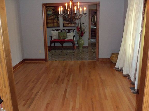 4th image of 901 Forest Hill Dr
