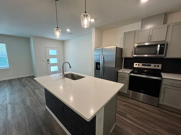 77 Myrtle St — Photo 3