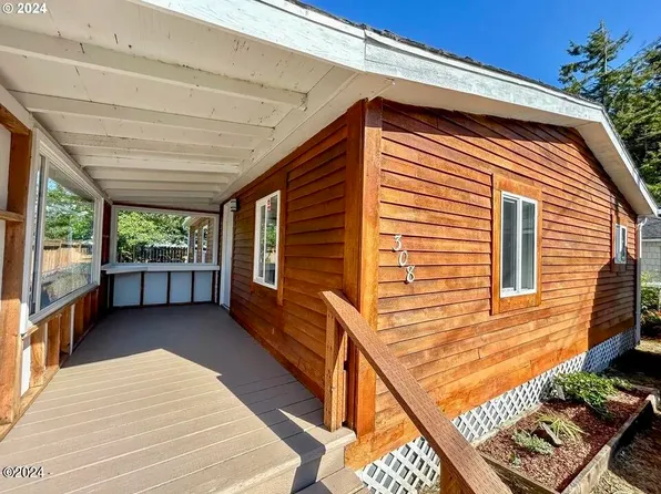 308 SE Port Ave, Lincoln City, OR 97367