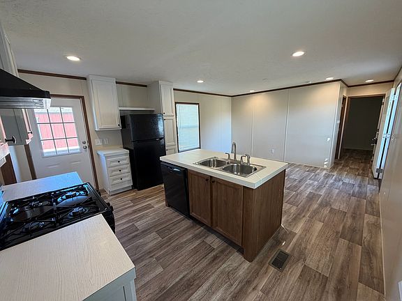 4th image of 1010 Reservation Rd #E12