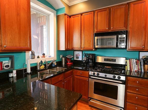 3rd image of 3711 N Southport Ave APT 02