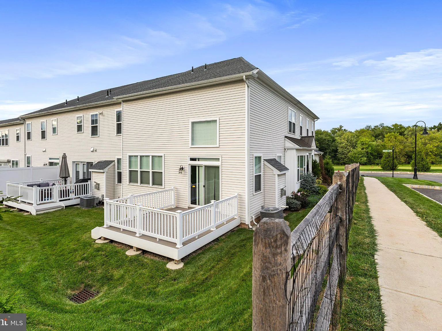 3 bed, 2.5 bath, 2112 sqft, $4,500 — Photo 4
