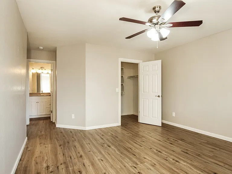 6418 W Magnolia St — Photo 9