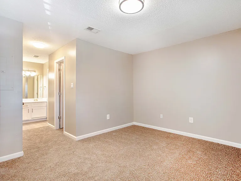 The Waverly Apartments — Photo 13
