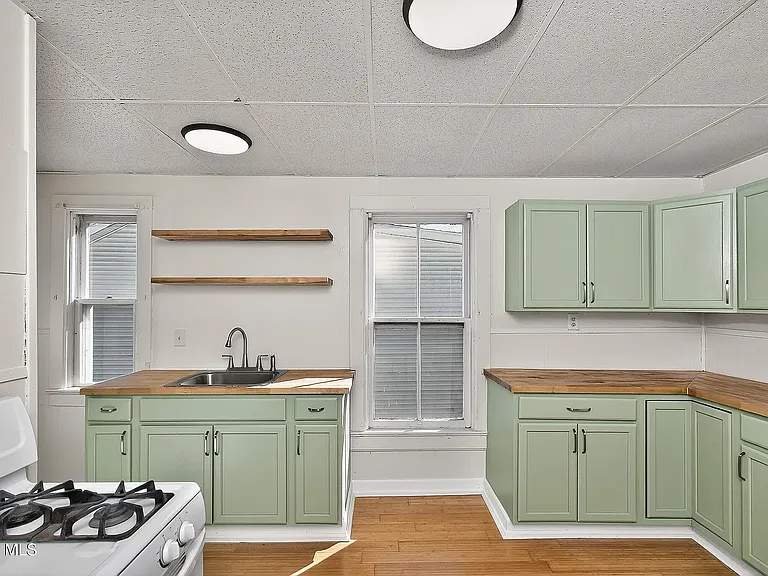 138 Davis Ave #2 — Photo 6