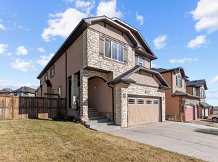 1269 S Sherwood Blvd NW, Calgary, AB T3R 0C7