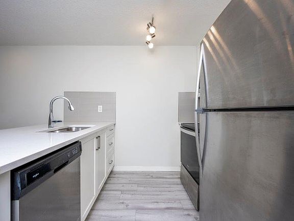 3rd image of 20569 Seton Way SE