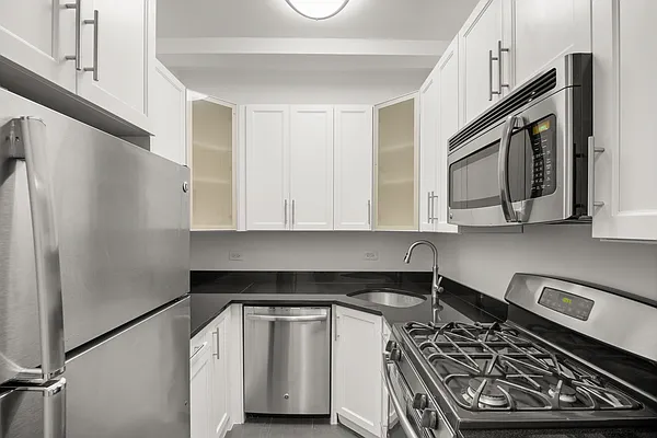 Rented by Cooper & Cooper Real Estate | media 4