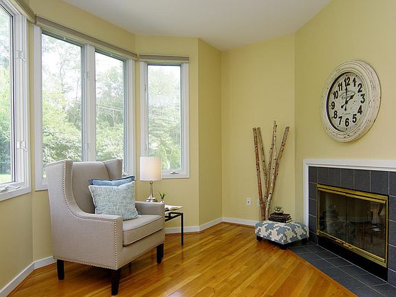 4th image of 8726 Windfield Ln