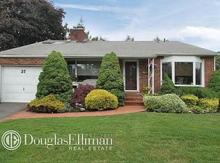 27 Tacoma Ln, Syosset, NY 11791