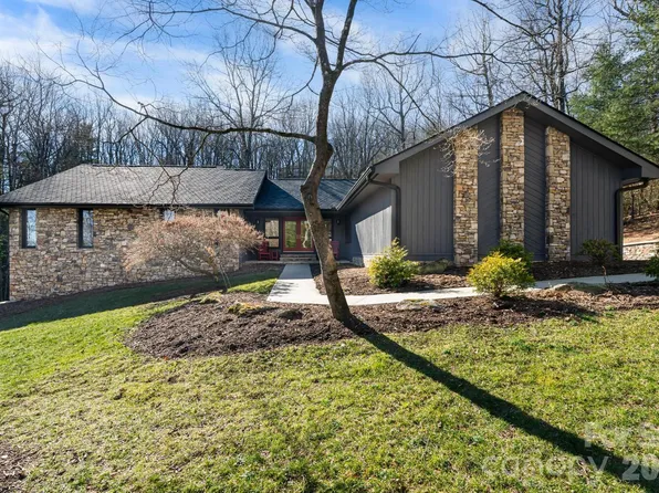 229 Greenleaf Dr, Flat Rock, NC 28731