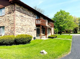 531 W 61st St, Westmont, IL 60559