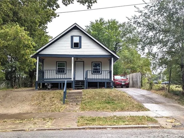 4215 E 43rd St, Kansas City, MO 64130