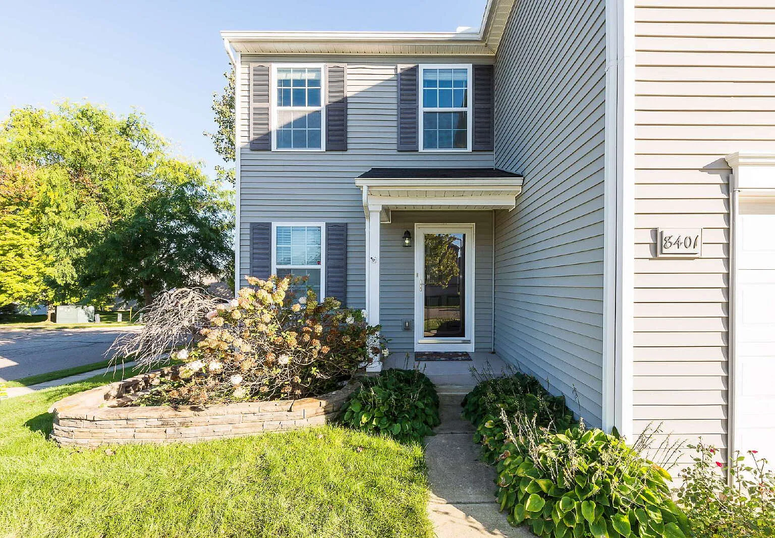 3 bed, 2.5 bath, 1821 sqft, $3,000 — Photo 2
