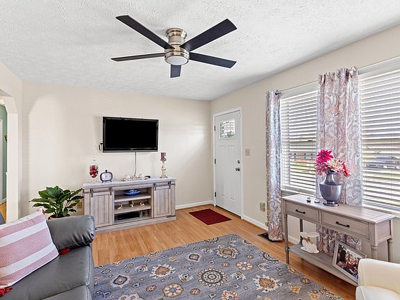 2nd image of 704 Hickory Hill Dr