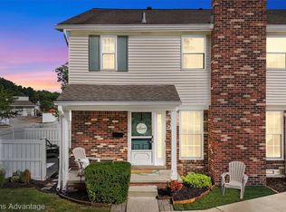 42105 Roscommon St, Northville, MI