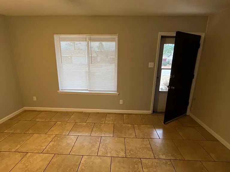 9405 Enid St — Photo 5