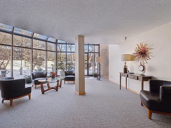 3rd image of 10 Windsor Ct APT 311