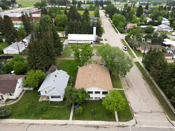 4904 51st Ave, Eckville, AB T0M 0X0