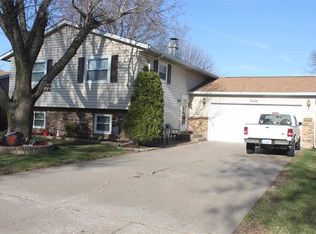 6511 Kelling St, Davenport, IA 52806