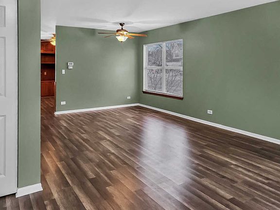 3rd image of 2 Dogwood Ct