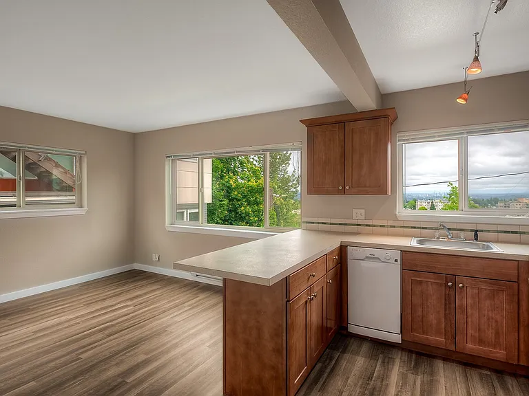 Genesis Apartments — Photo 11