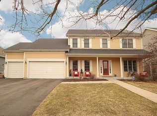 40W122 Carl Sandburg Rd, St Charles, IL 60175