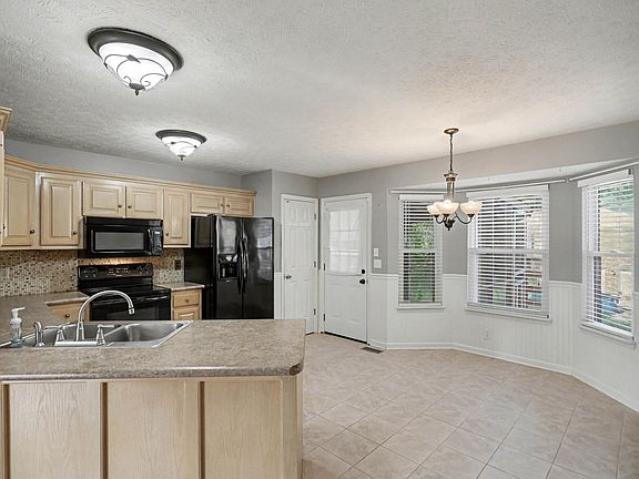 3rd image of 302 Allers Dr