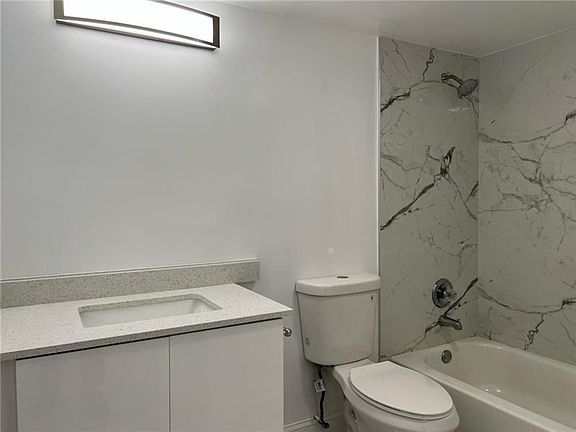 4th image of 2741 Taft St APT 306