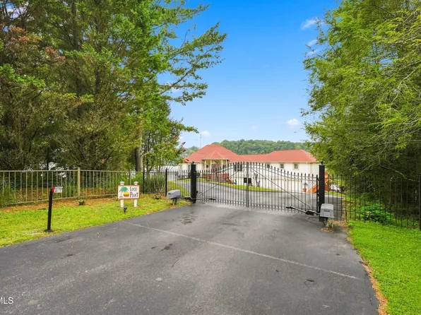 426 Lake Point Ct, Piney Flats, TN 37686