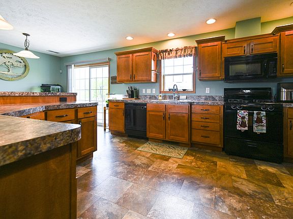 2nd image of 4336 Millersburg Rd