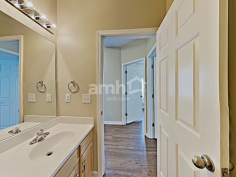 1001 Mallory Ln — Photo 16