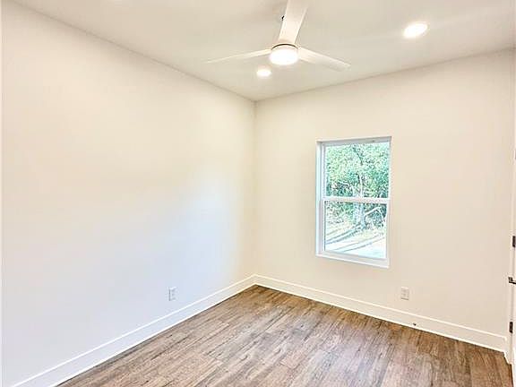 5th image of 869 Edwards St