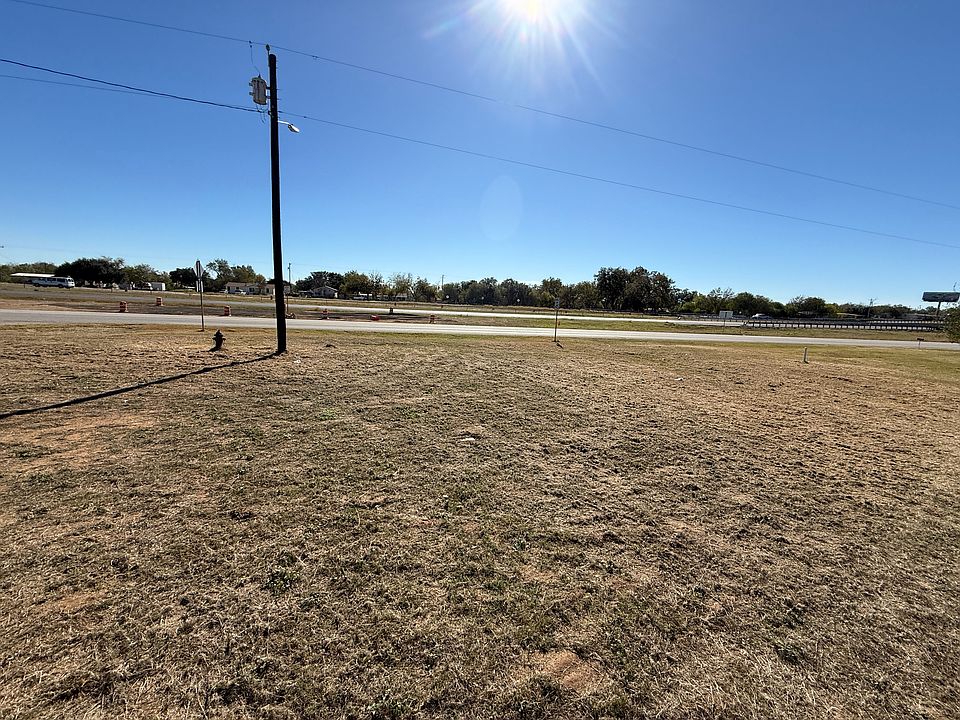 1st image of 415 County Road 1585