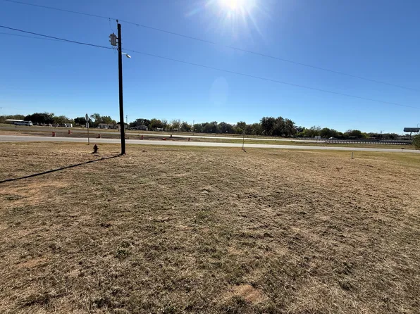 415 County Road 1585, Moore, TX 78057