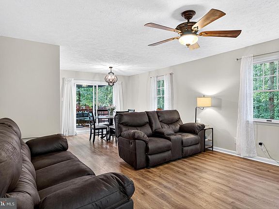 4th image of 9128 Woodbrook Ln
