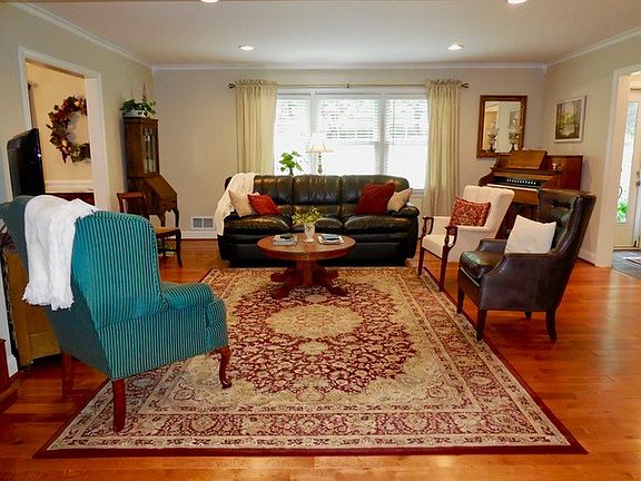 3rd image of 1503 White Oak Ct