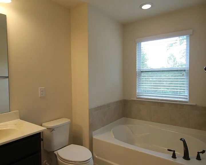 1044 Archibald Ave — Photo 18